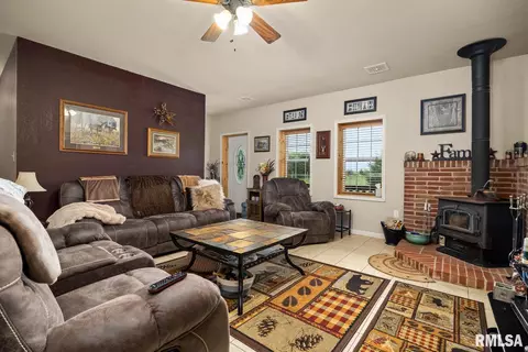 320 E 10th St, Glasford, IL 61533 photo 8