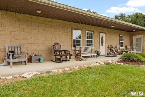 320 E 10th St, Glasford, IL 61533 photo 5