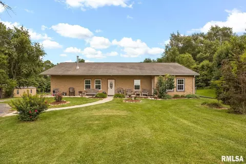 320 E 10th St, Glasford, IL 61533