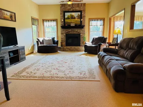 12101 N 1050th Rd, Macomb, IL 61455 photo 3