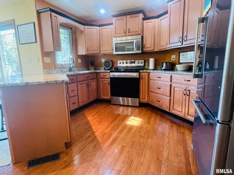 12101 N 1050th Rd, Macomb, IL 61455 photo 5