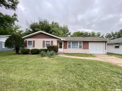 2701 W Scenic Dr, Peoria, IL 61614
