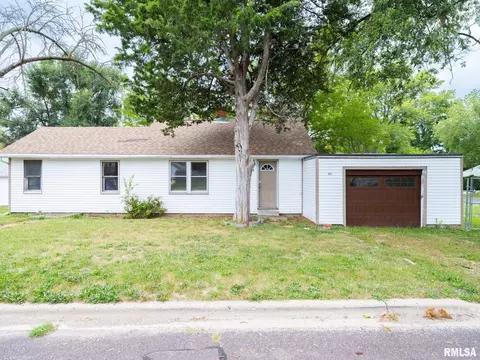 352 Carola St, Creve Coeur, IL 61610