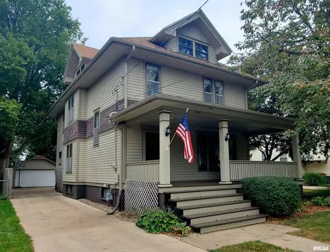 1105 N Broad St, Galesburg, IL 61401