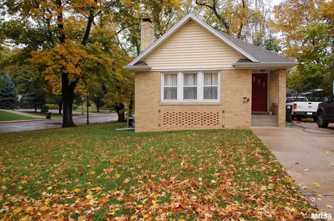 101 N Glenview Ct, Peoria, IL 61603