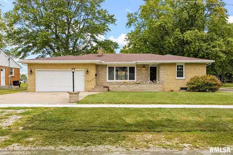 519 E Chatham St, Metamora, IL 61548