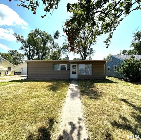 1418 Delray Ave, Pekin, IL 61554