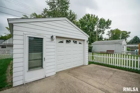 420 Capri St, Pekin, IL 61554 photo 36