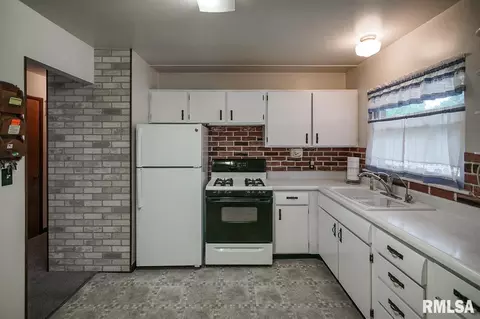 420 Capri St, Pekin, IL 61554 photo 11