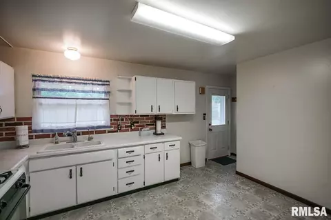 420 Capri St, Pekin, IL 61554 photo 10