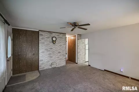 420 Capri St, Pekin, IL 61554 photo 5