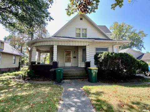 825 W Carroll St, Macomb, IL 61455
