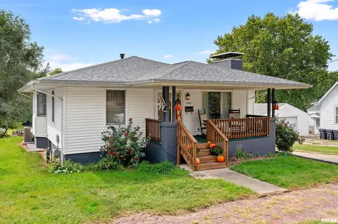 496 W Chestnut St, Canton, IL 61520