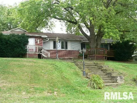 207 W Smith St, Wyoming, IL 61491