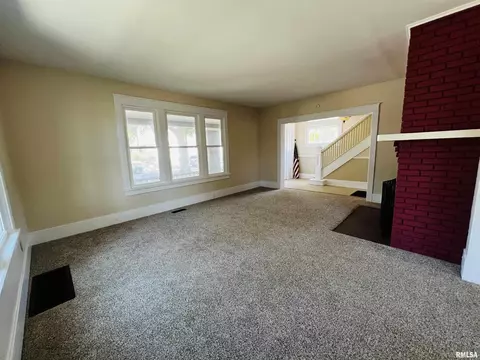 709 E Carroll St, Macomb, IL 61455 photo 6