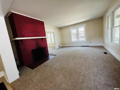 709 E Carroll St, Macomb, IL 61455 photo 5