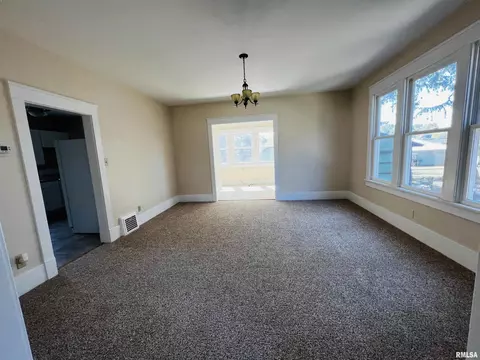 709 E Carroll St, Macomb, IL 61455 photo 7