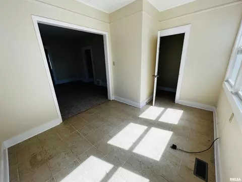 709 E Carroll St, Macomb, IL 61455 photo 9