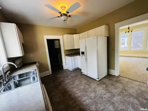 709 E Carroll St, Macomb, IL 61455 photo 14