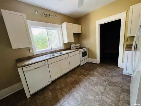 709 E Carroll St, Macomb, IL 61455 photo 13