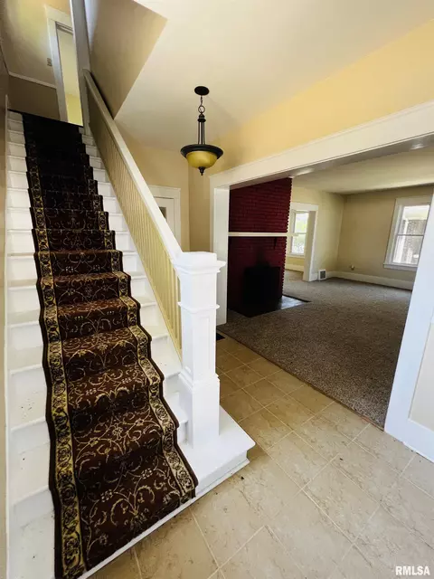 709 E Carroll St, Macomb, IL 61455 photo 4