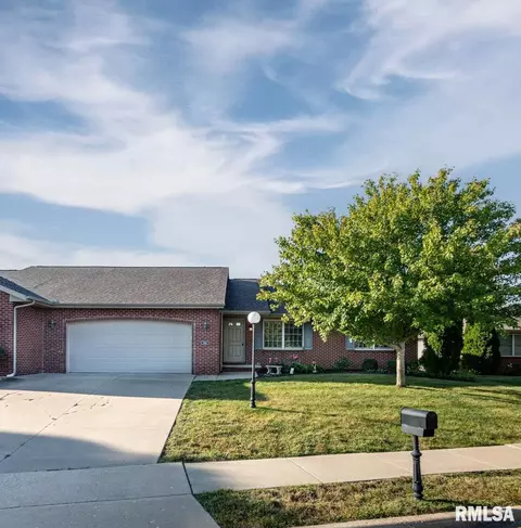 3516 Cattail Cv, Pekin, IL 61554