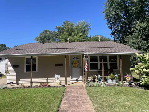 1705 N 16th St, Pekin, IL 61554