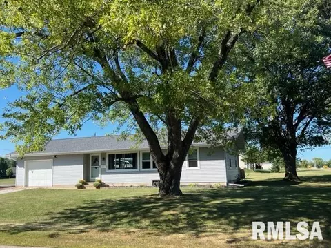 1717 W Leonard Dr, Chillicothe, IL 61523
