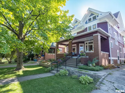 1203 N Institute Pl, Peoria, IL 61606