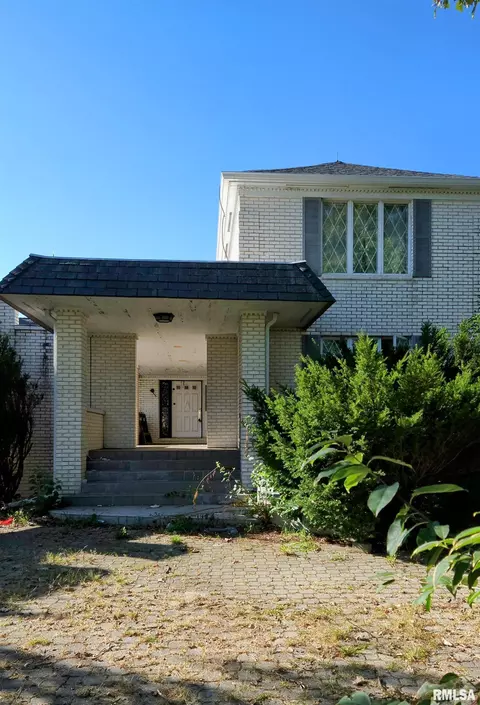 24420 W Main St, Elmwood, IL 61529