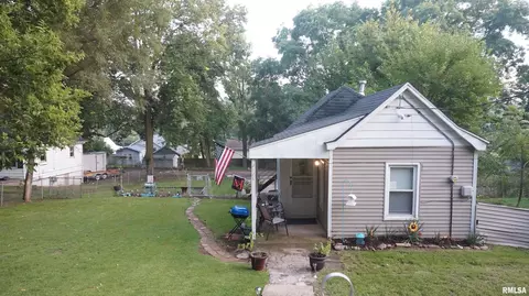 2124 Iowa St, West Peoria, IL 61604