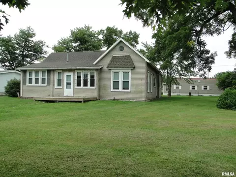414 Macomb St, Colchester, IL 62326