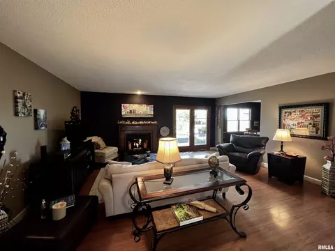 1264 Rebecca Ln, Macomb, IL 61455 photo 4