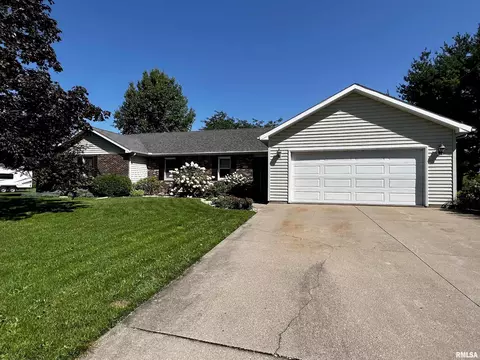 1264 Rebecca Ln, Macomb, IL 61455