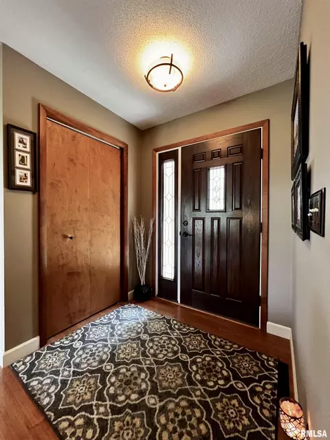 1264 Rebecca Ln, Macomb, IL 61455 photo 2