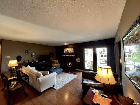 1264 Rebecca Ln, Macomb, IL 61455 photo 6