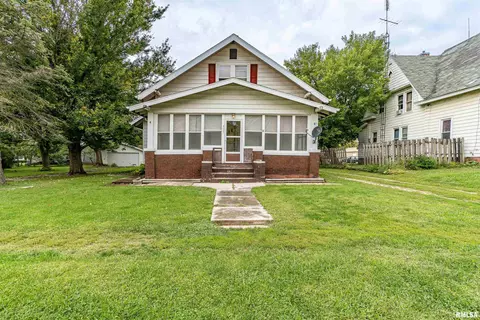 305 S Main St, Abingdon, IL 61410