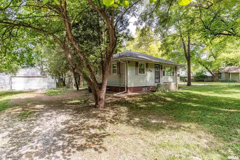 325 Shadoway Dr, East Peoria, IL 61611