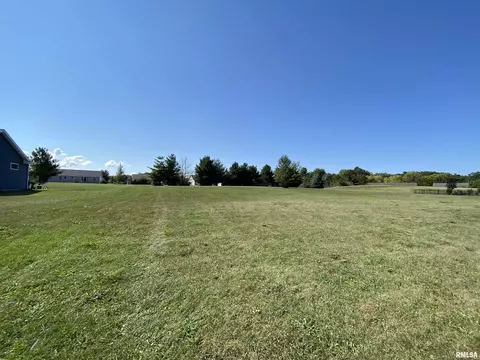 1306 Cedar Lake Dr, Metamora, IL 61548