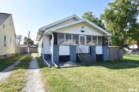 348 Albert St, Creve Coeur, IL 61610