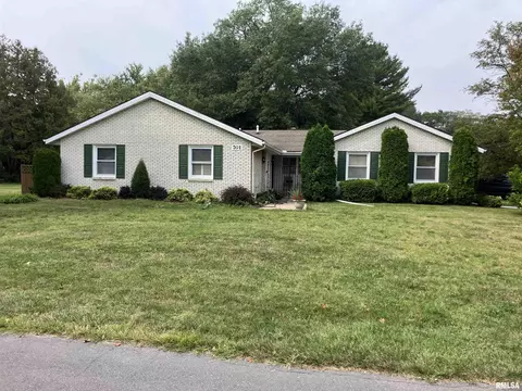 701 Meadow Dr, Macomb, IL 61455