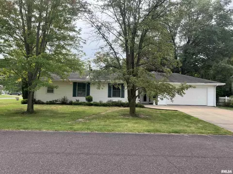 701 Meadow Dr, Macomb, IL 61455 photo 4