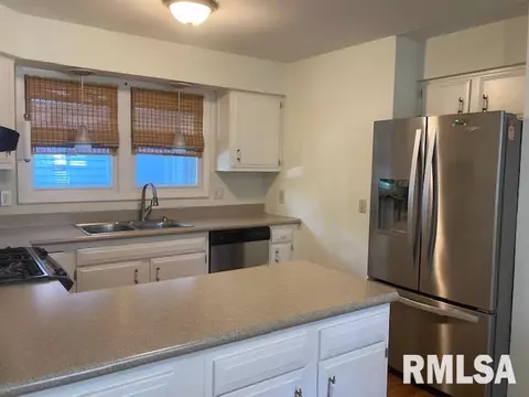 701 Meadow Dr, Macomb, IL 61455 photo 11