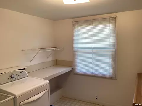 701 Meadow Dr, Macomb, IL 61455 photo 24