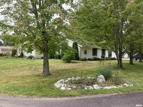 701 Meadow Dr, Macomb, IL 61455 photo 3