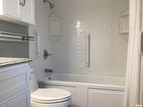 701 Meadow Dr, Macomb, IL 61455 photo 18