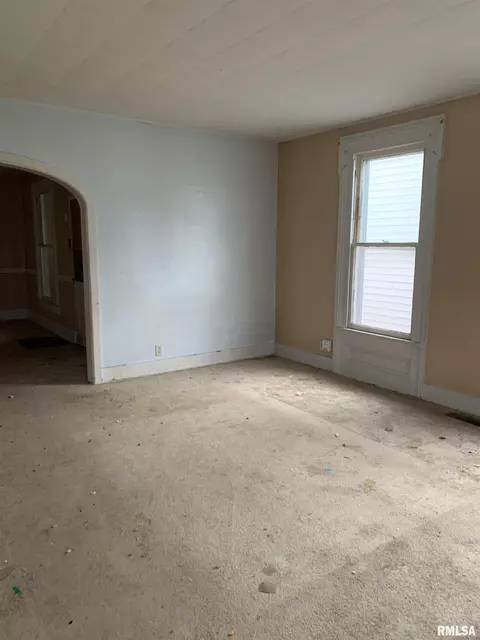 411 S Kickapoo St, Lincoln, IL 62656 photo 3