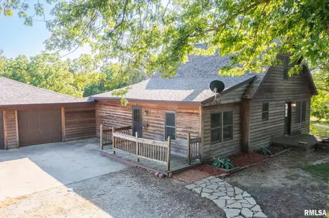 734 W Fort St, Farmington, IL 61531