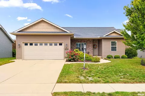 1403 River Birch Dr, Chillicothe, IL 61523