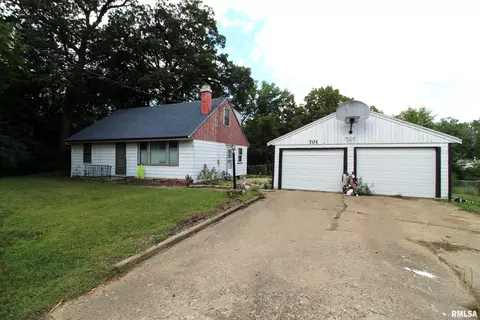 701 Carola St, Creve Coeur, IL 61610